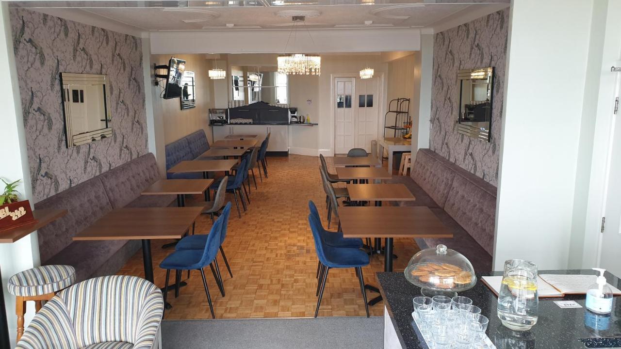 Отель Hotel242 Блэкпул